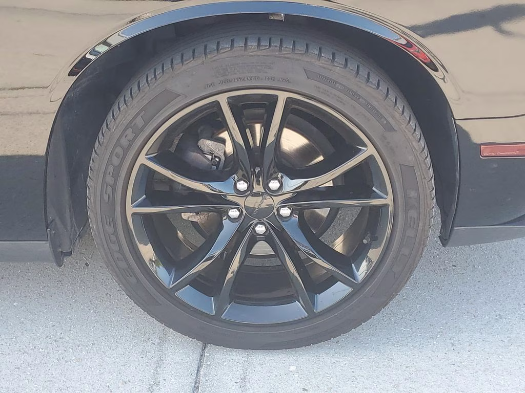 2018 Pitch Black Clearcoat Dodge Challenger SXT RWD Coupe
