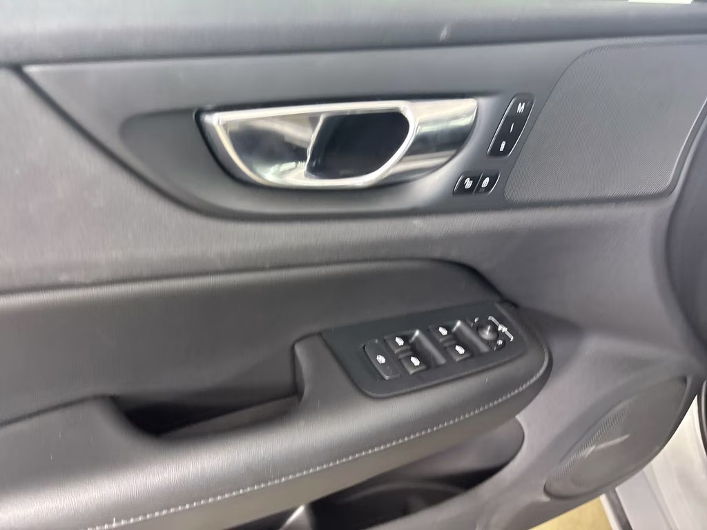 2025 Volvo S60 B5 Core AWD Sedan