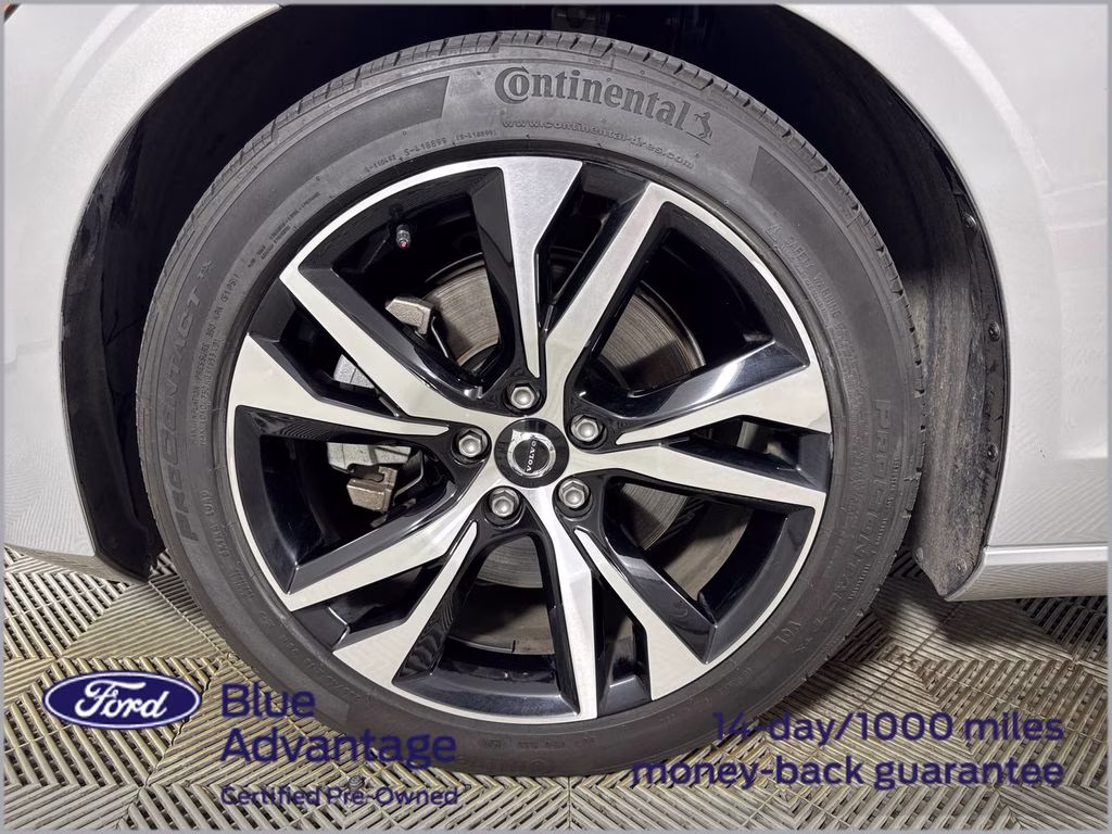 2025 Silver Dawn Metallic Volvo S60 B5 Core AWD Sedan