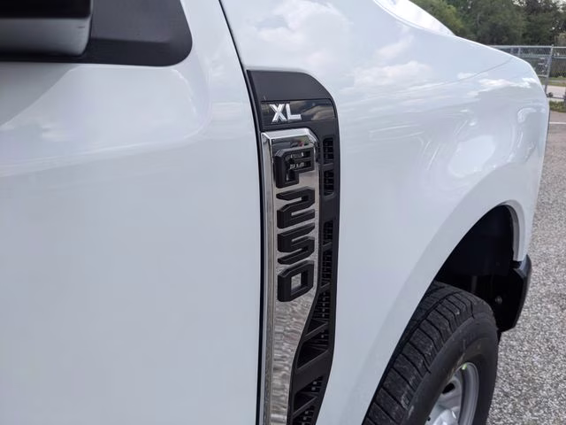 2026 Oxford White Ford Super Duty F-250 SRW XL 4X4 Truck