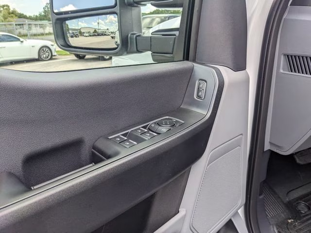 2026 Oxford White Ford Super Duty F-250 SRW XL 4X4 Truck