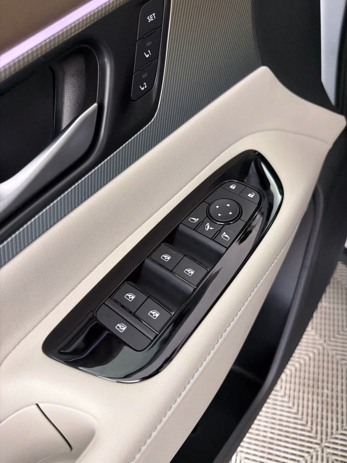 2026 Everest White Pearl Tricoat Nissan Murano Platinum AWD SUV