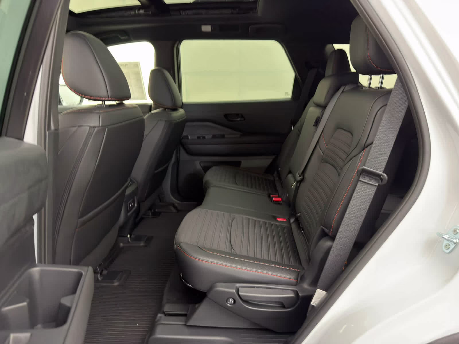2026 Everest White Pearl Tricoat Nissan Pathfinder Rock Creek 4X4 SUV