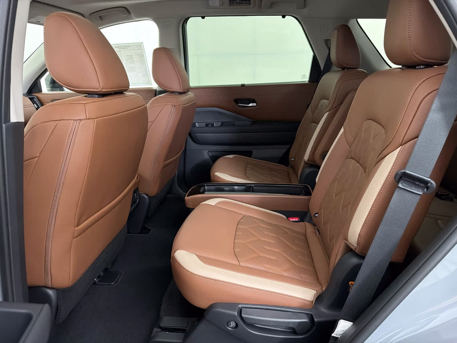 2026 Boulder Gray Pearl Nissan Pathfinder Platinum FWD SUV
