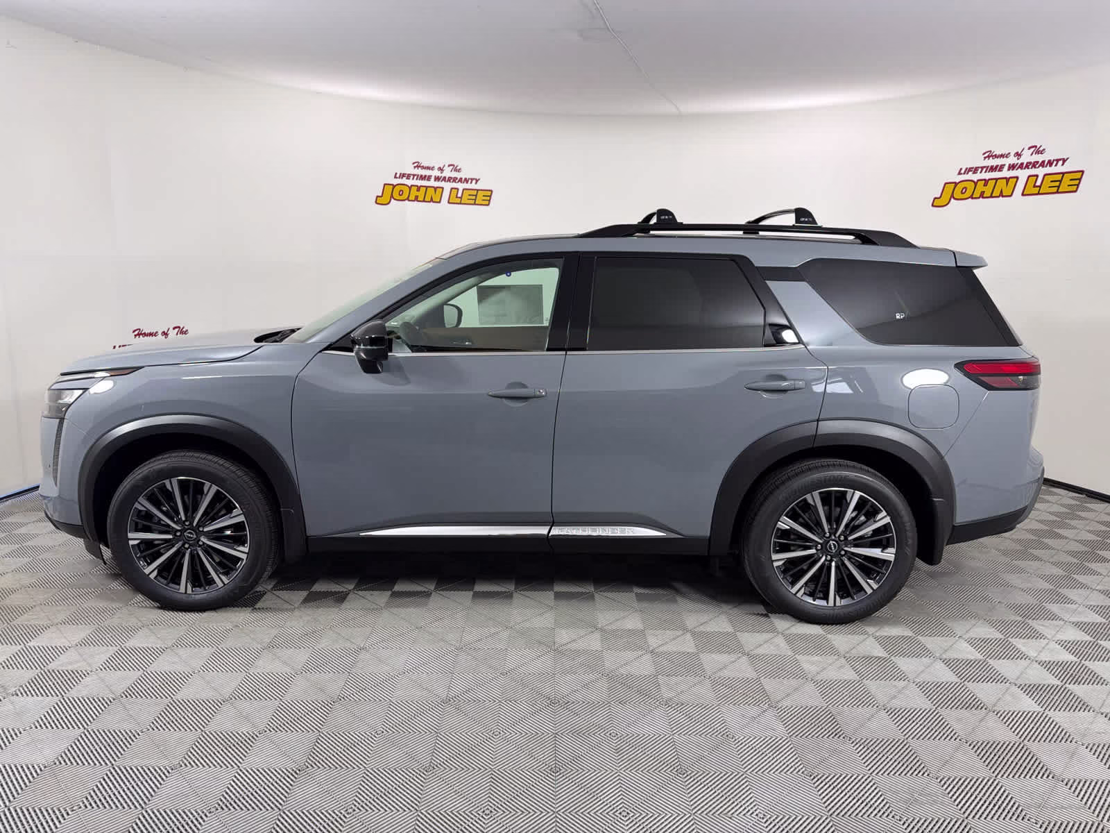 2026 Boulder Gray Pearl Nissan Pathfinder Platinum FWD SUV