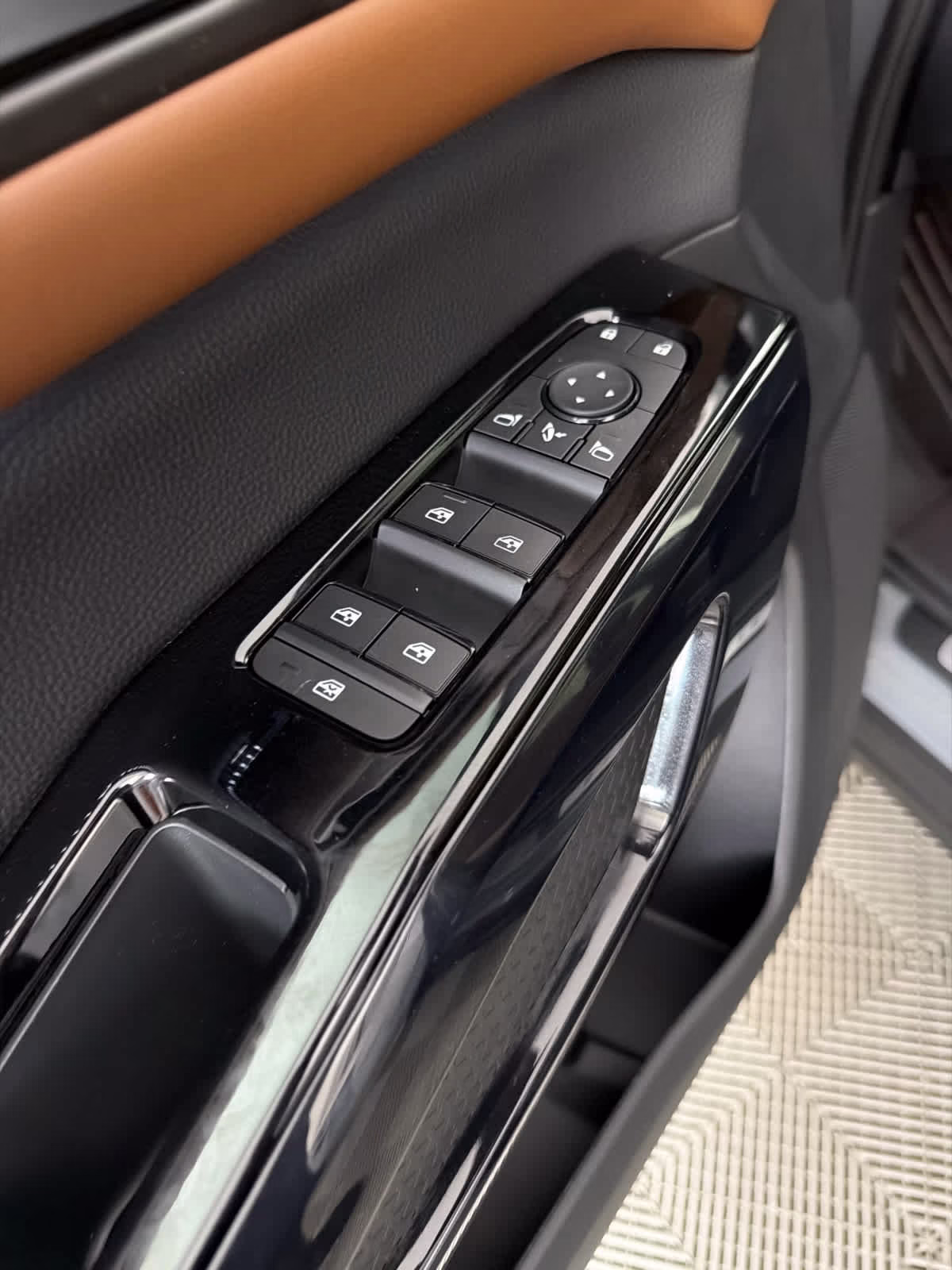 2026 Boulder Gray Pearl Nissan Pathfinder Platinum FWD SUV