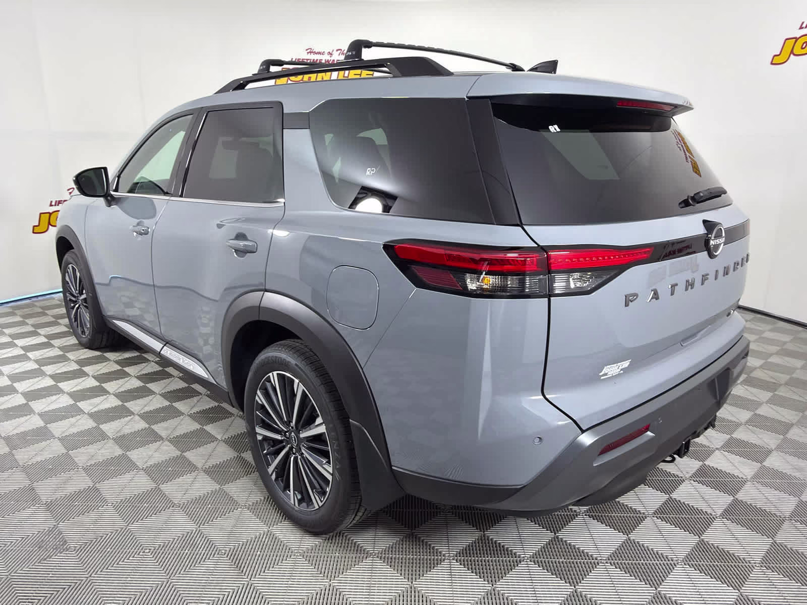 2026 Boulder Gray Pearl Nissan Pathfinder Platinum FWD SUV