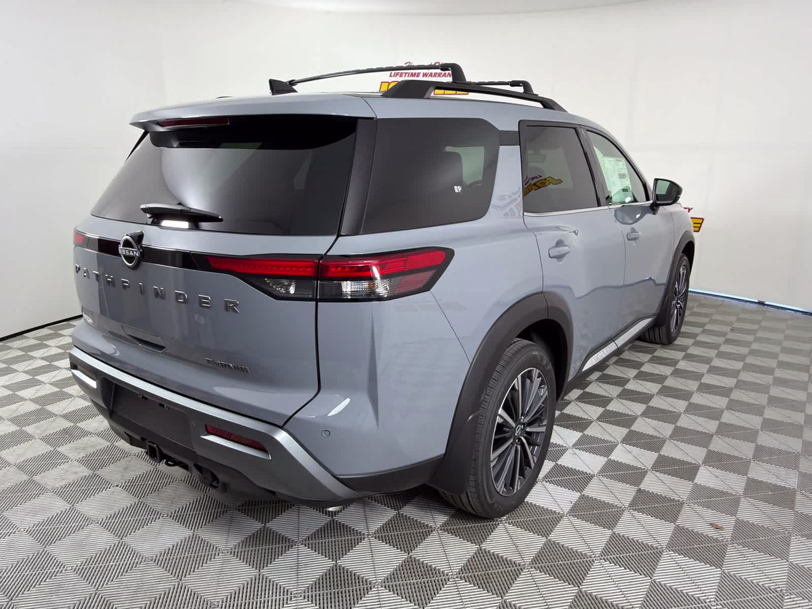 2026 Boulder Gray Pearl Nissan Pathfinder Platinum FWD SUV