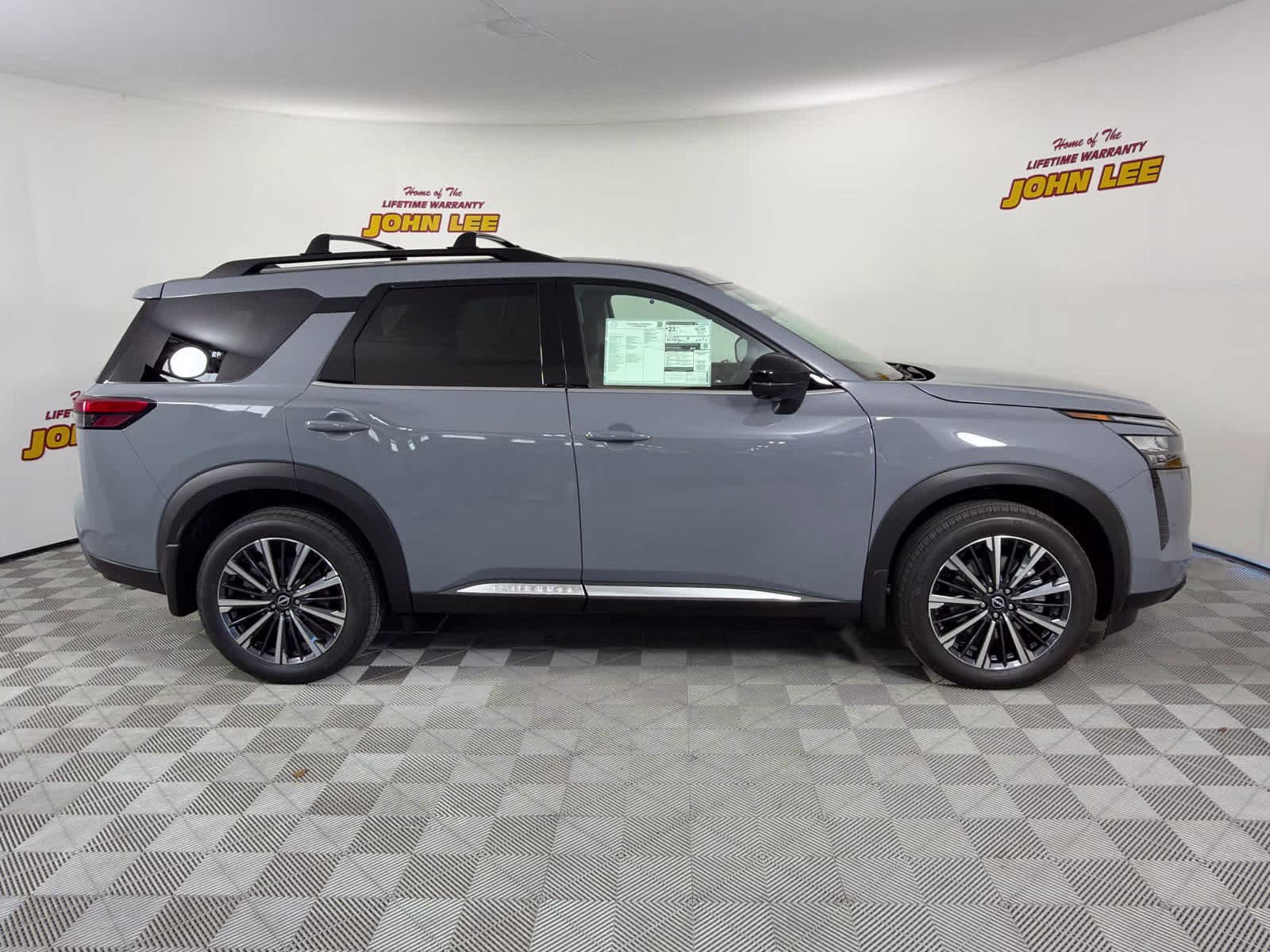 2026 Boulder Gray Pearl Nissan Pathfinder Platinum FWD SUV