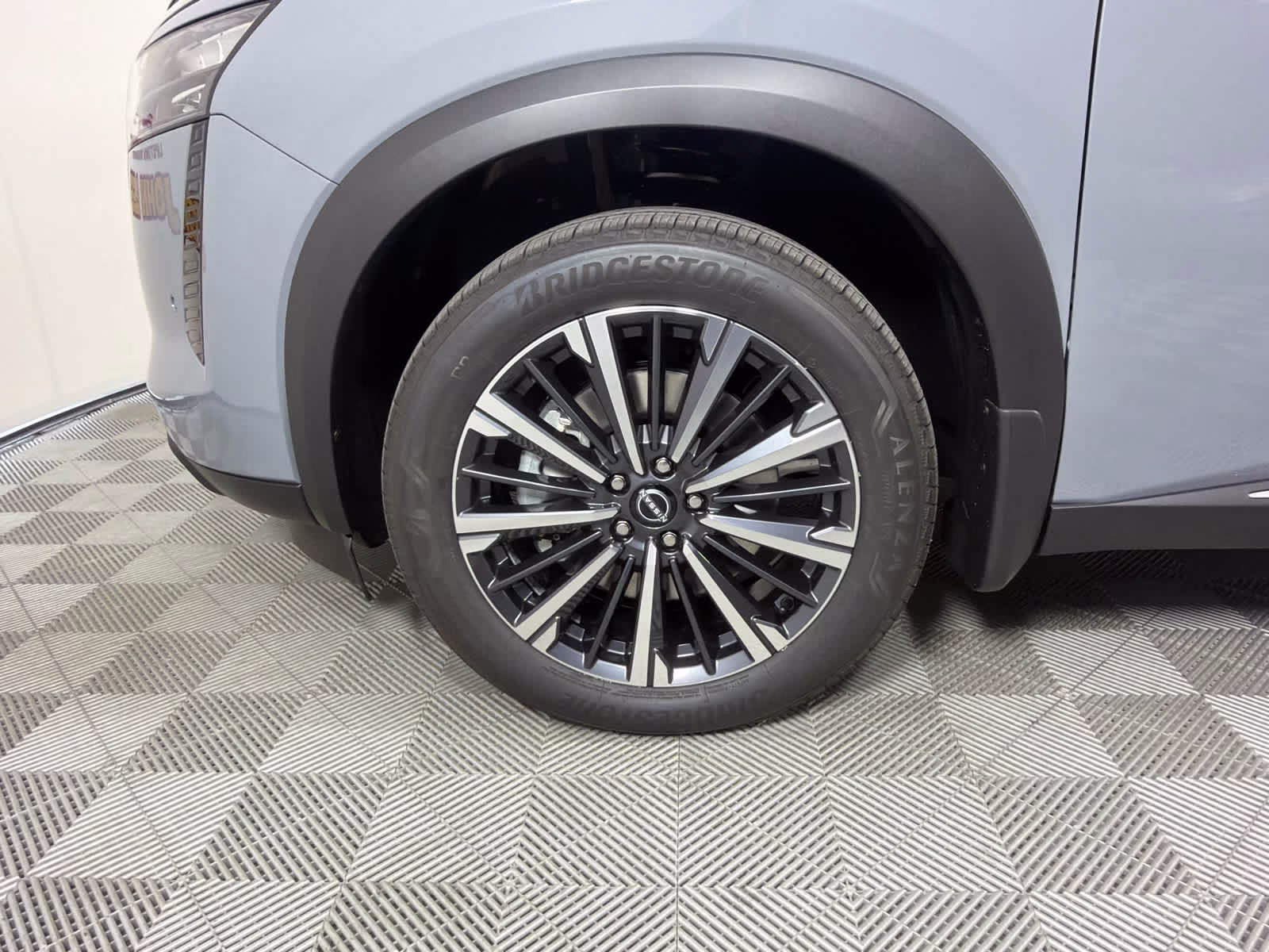 2026 Boulder Gray Pearl/Super Black Nissan Pathfinder Platinum FWD SUV