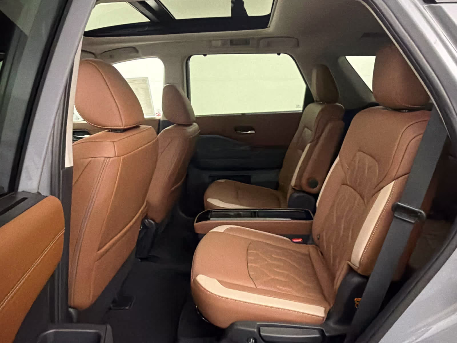 2026 Boulder Gray Pearl/Super Black Nissan Pathfinder Platinum FWD SUV