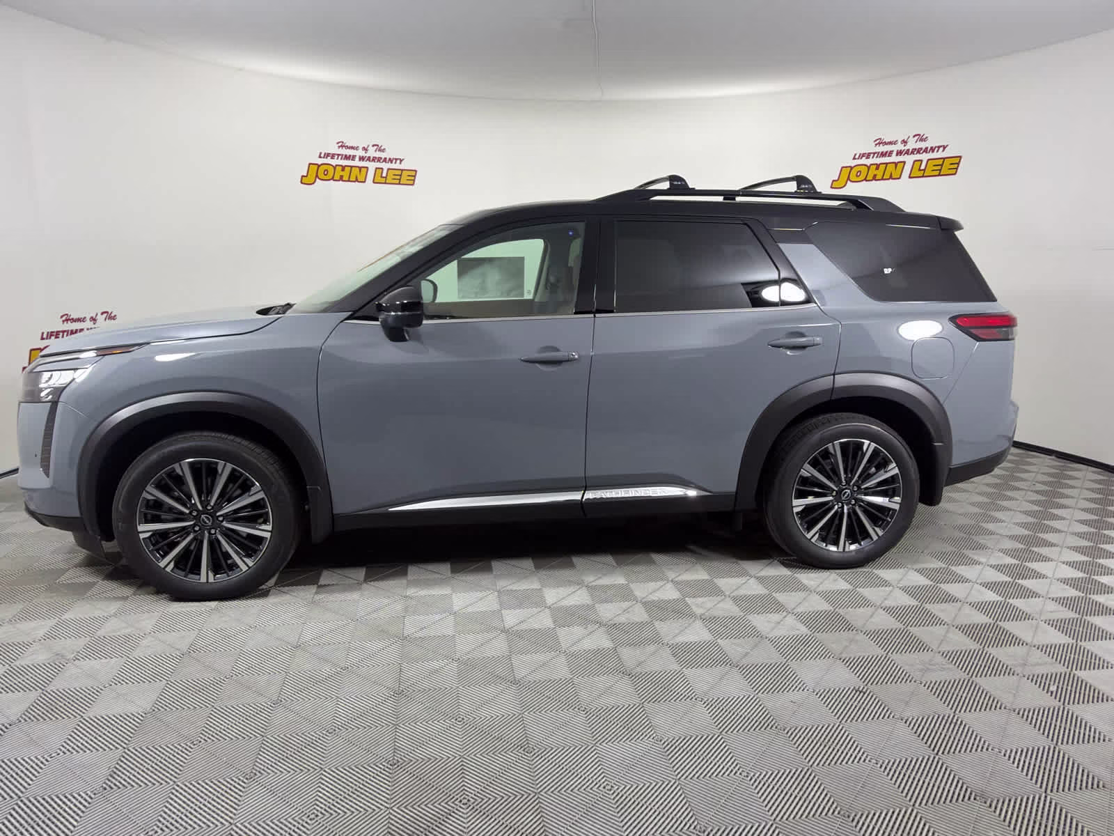 2026 Boulder Gray Pearl/Super Black Nissan Pathfinder Platinum FWD SUV