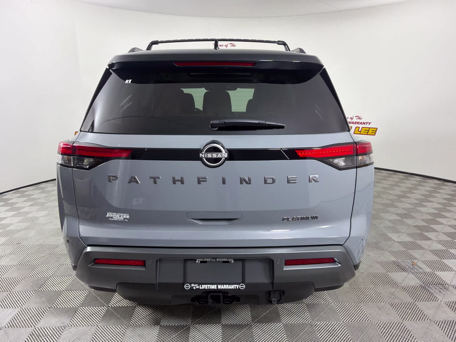 2026 Boulder Gray Pearl/Super Black Nissan Pathfinder Platinum FWD SUV