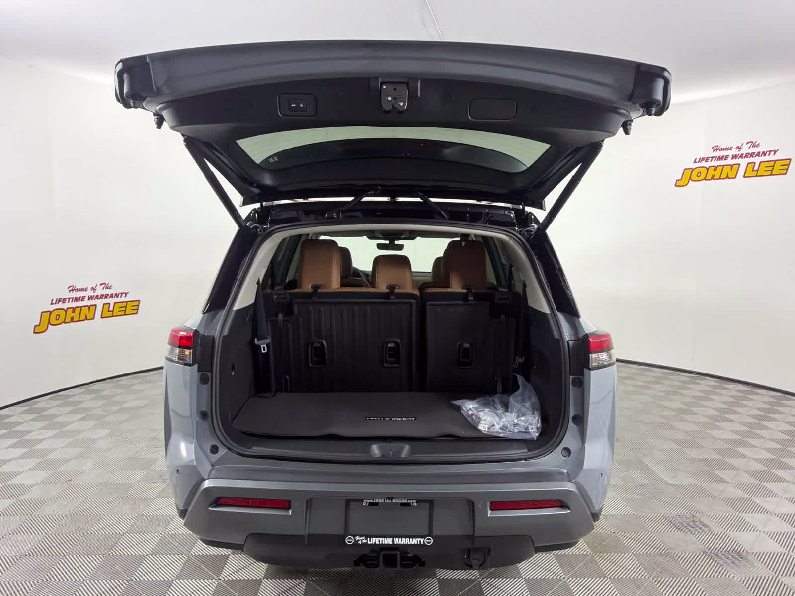 2026 Boulder Gray Pearl/Super Black Nissan Pathfinder Platinum FWD SUV