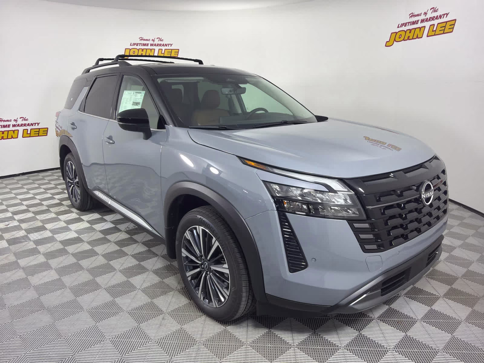 2026 Boulder Gray Pearl/Super Black Nissan Pathfinder Platinum FWD SUV