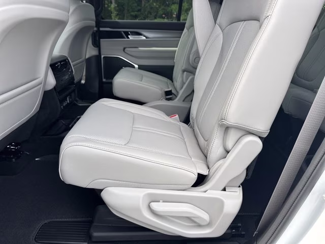 2026 Bright White Clearcoat Jeep Grand Wagoneer 4x2 L RWD SUV