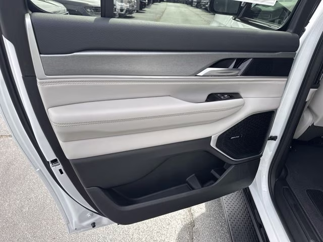 2026 Bright White Clearcoat Jeep Grand Wagoneer 4x2 L RWD SUV