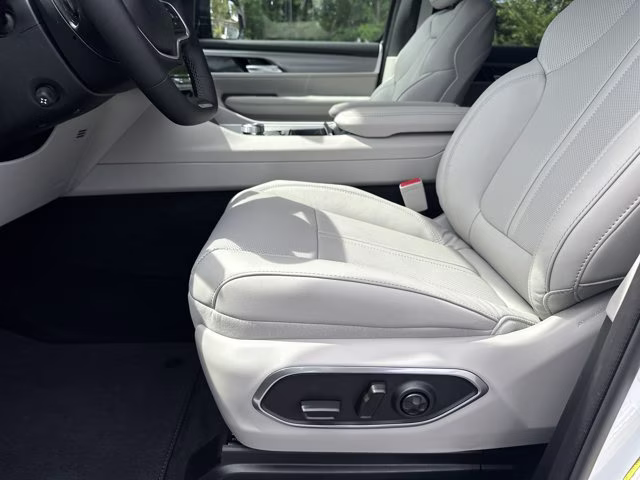 2026 Bright White Clearcoat Jeep Grand Wagoneer 4x2 L RWD SUV