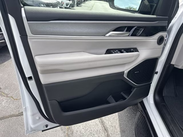 2026 Bright White Clearcoat Jeep Grand Wagoneer 4x2 L RWD SUV
