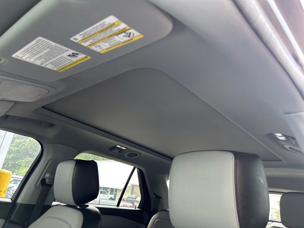 2021 Infinite Blue Metallic Tinted Clearcoat Ford Explorer XLT RWD SUV