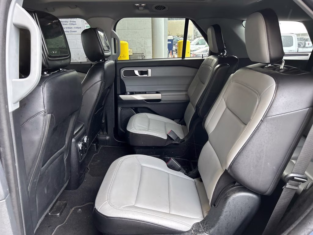 2021 Infinite Blue Metallic Tinted Clearcoat Ford Explorer XLT RWD SUV