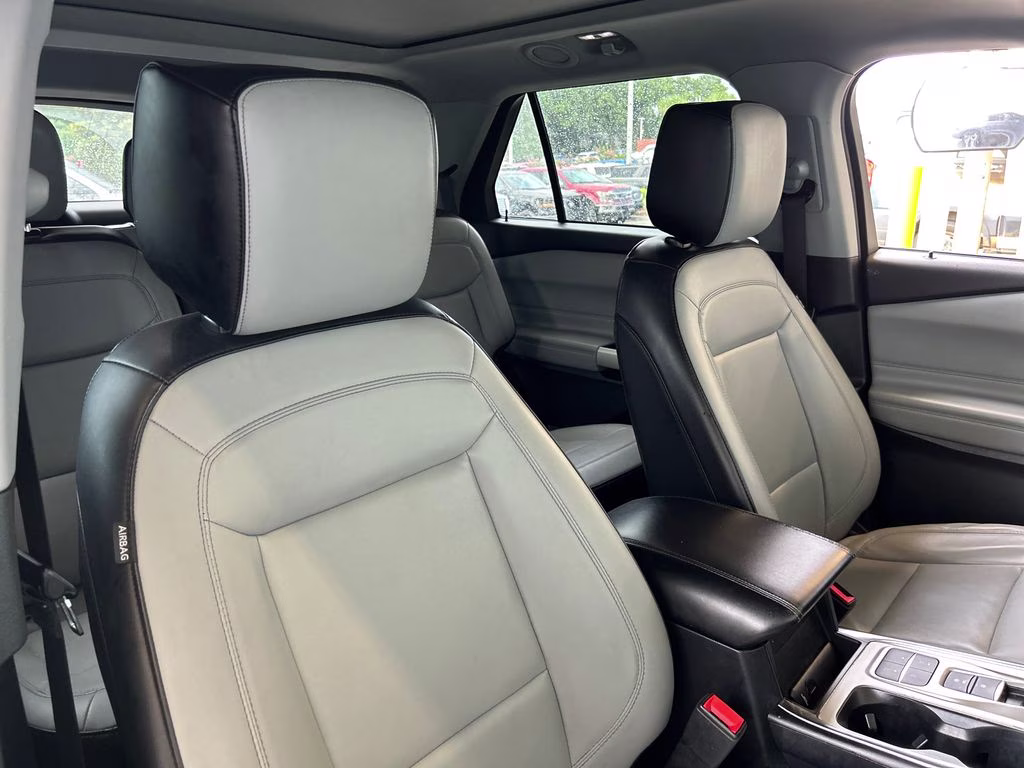 2021 Infinite Blue Metallic Tinted Clearcoat Ford Explorer XLT RWD SUV