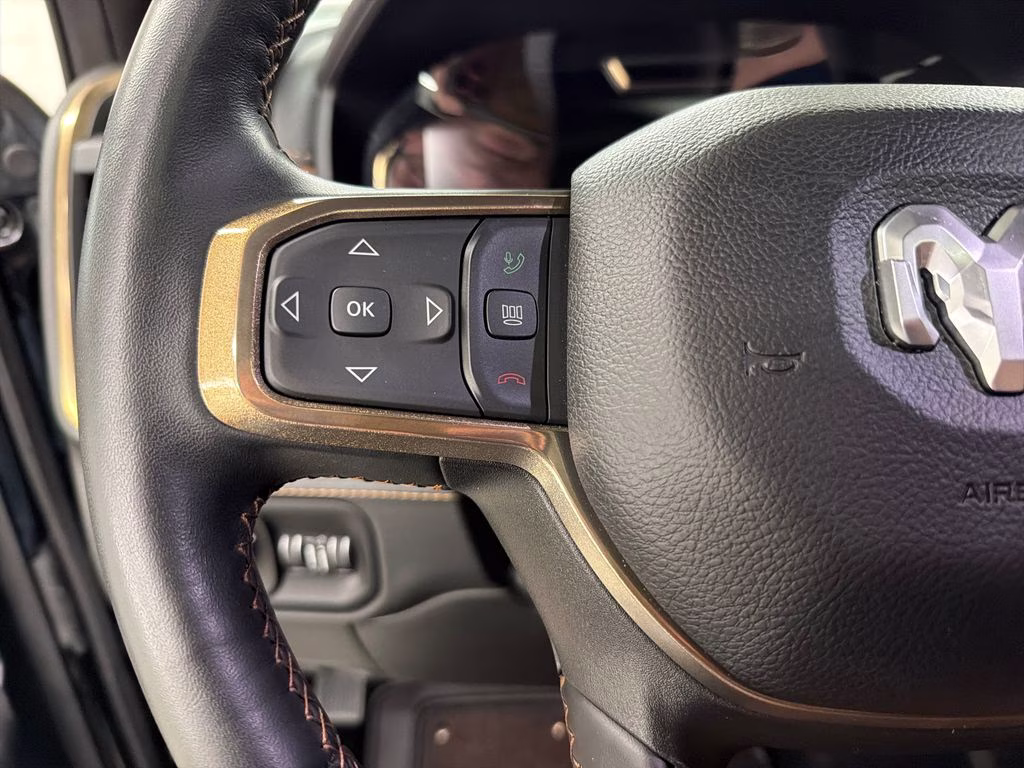 2024 Diamond Black Crystal Pearlcoat Ram 2500 Longhorn 4X4 Truck