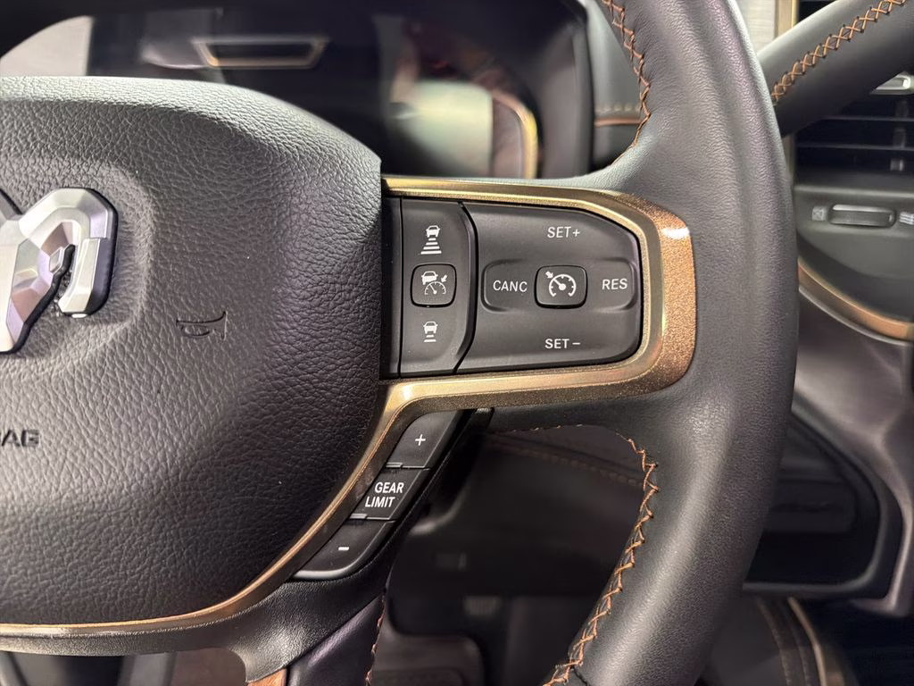 2024 Diamond Black Crystal Pearlcoat Ram 2500 Longhorn 4X4 Truck