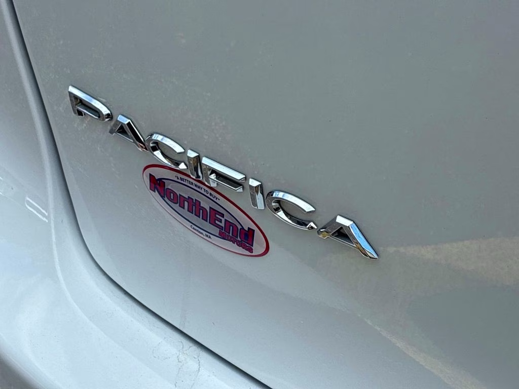 2024 Bright White Clearcoat Chrysler Pacifica Touring L FWD Van