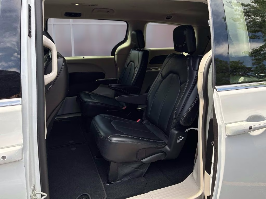 2024 Bright White Clearcoat Chrysler Pacifica Touring L FWD Van