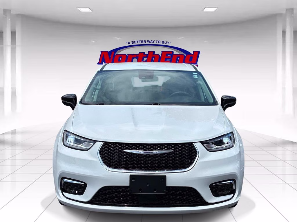 2024 Bright White Clearcoat Chrysler Pacifica Touring L FWD Van