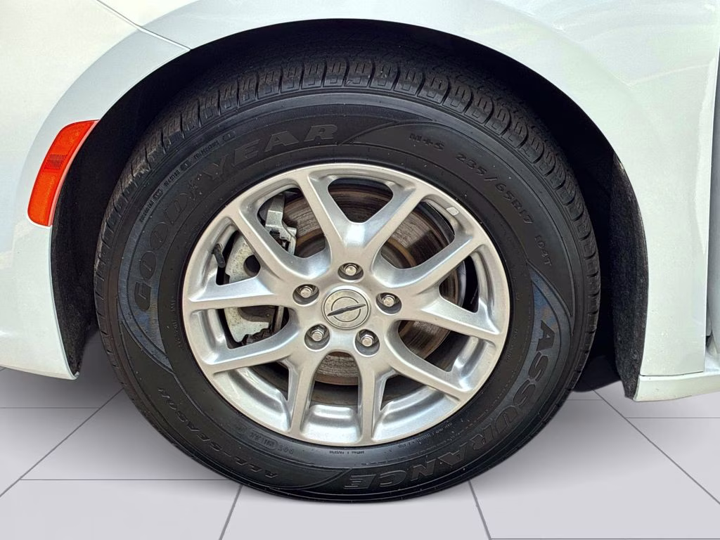 2024 Bright White Clearcoat Chrysler Pacifica Touring L FWD Van