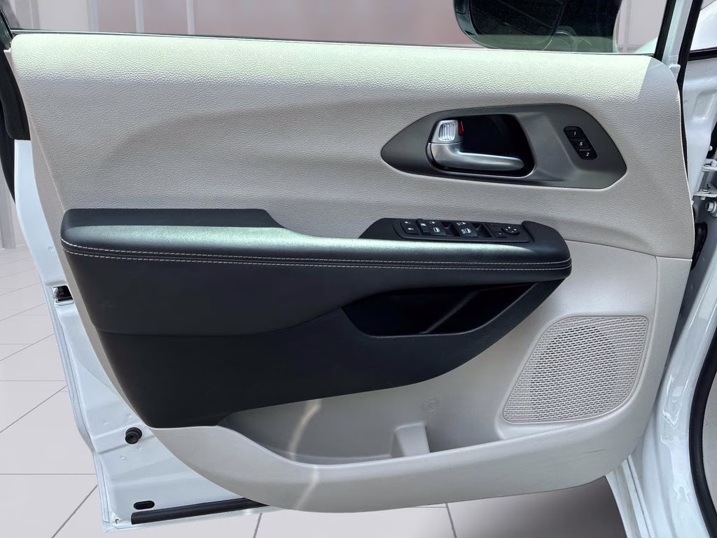 2024 Bright White Clearcoat Chrysler Pacifica Touring L FWD Van