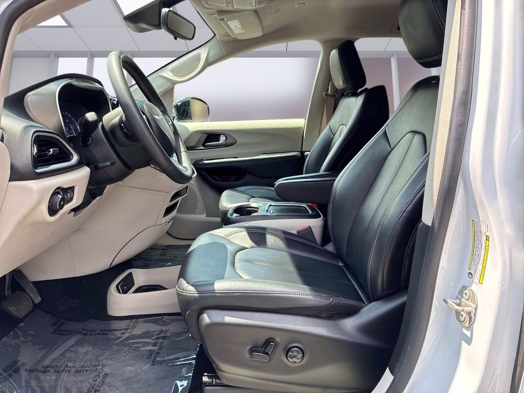 2024 Bright White Clearcoat Chrysler Pacifica Touring L FWD Van