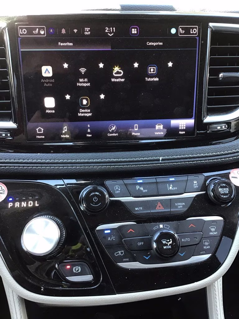 2023 Brilliant Black Crystal Pearlcoat Chrysler Pacifica Limited FWD Van