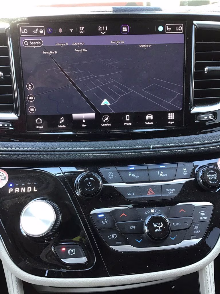 2023 Brilliant Black Crystal Pearlcoat Chrysler Pacifica Limited FWD Van