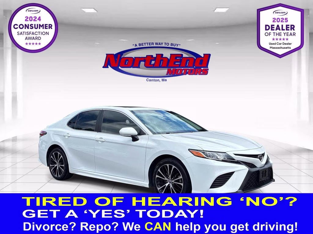 2018 Super White Toyota Camry SE FWD Sedan