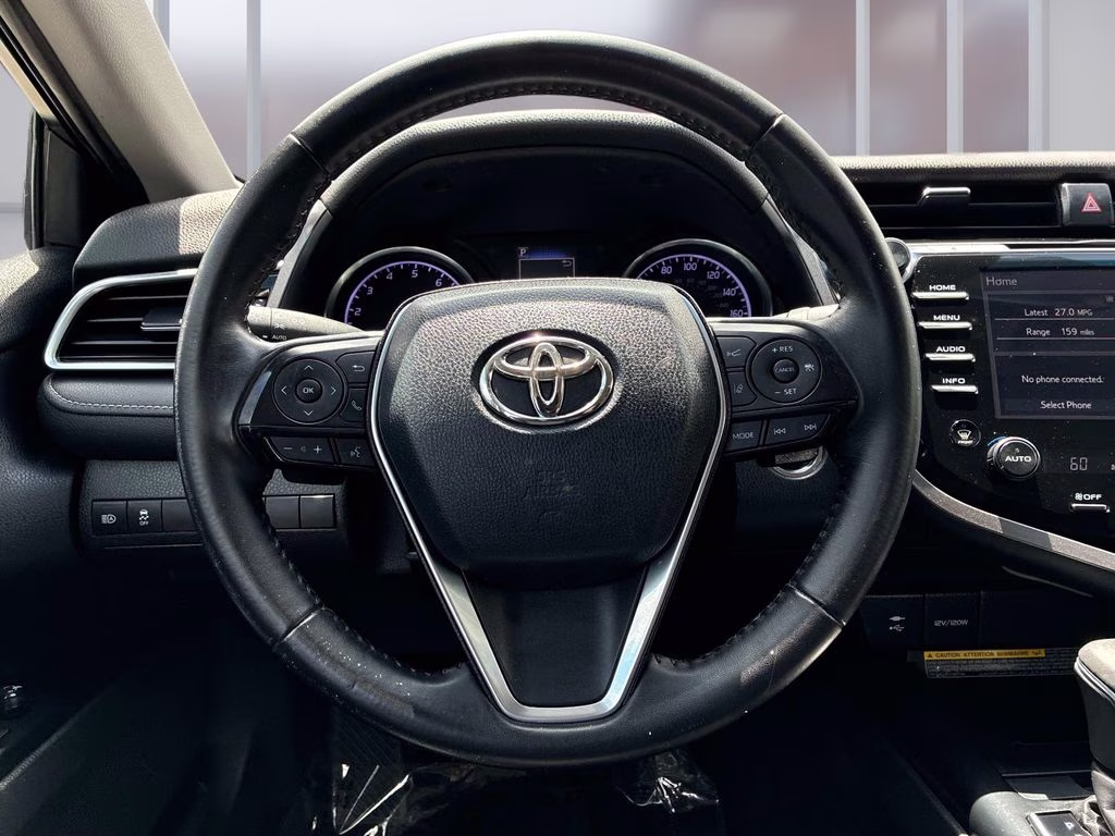 2018 Super White Toyota Camry SE FWD Sedan