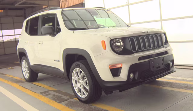 2023 Alpine White Clearcoat Jeep Renegade Latitude 4X4 SUV