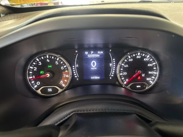 2023 Alpine White Clearcoat Jeep Renegade Latitude 4X4 SUV
