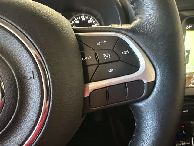 2023 Alpine White Clearcoat Jeep Renegade Latitude 4X4 SUV