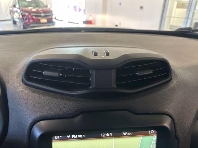 2023 Alpine White Clearcoat Jeep Renegade Latitude 4X4 SUV