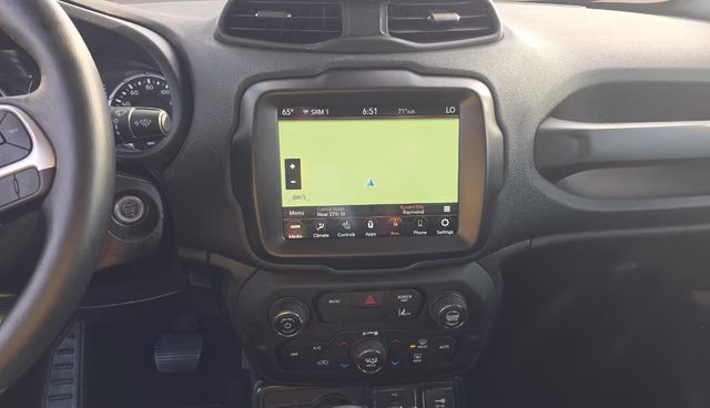 2023 Alpine White Clearcoat Jeep Renegade Latitude 4X4 SUV
