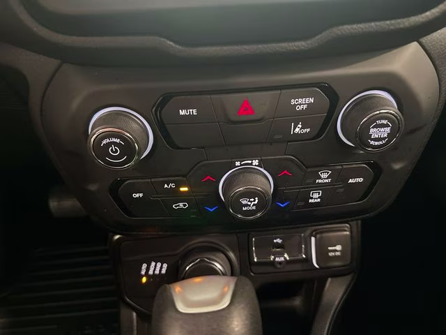 2023 Alpine White Clearcoat Jeep Renegade Latitude 4X4 SUV