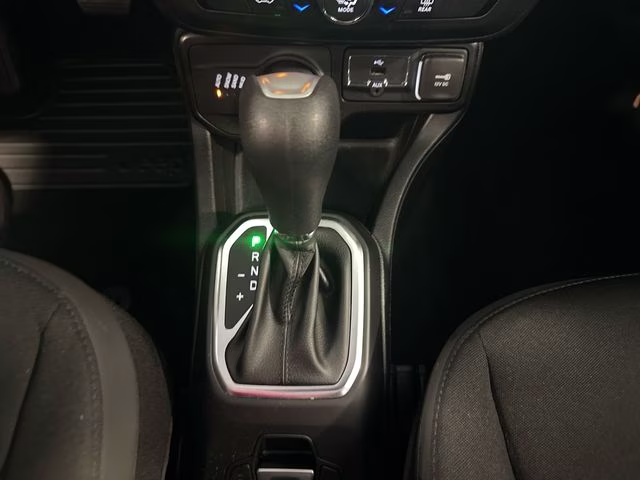 2023 Alpine White Clearcoat Jeep Renegade Latitude 4X4 SUV