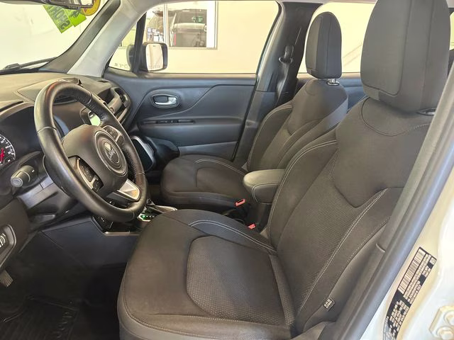 2023 Alpine White Clearcoat Jeep Renegade Latitude 4X4 SUV