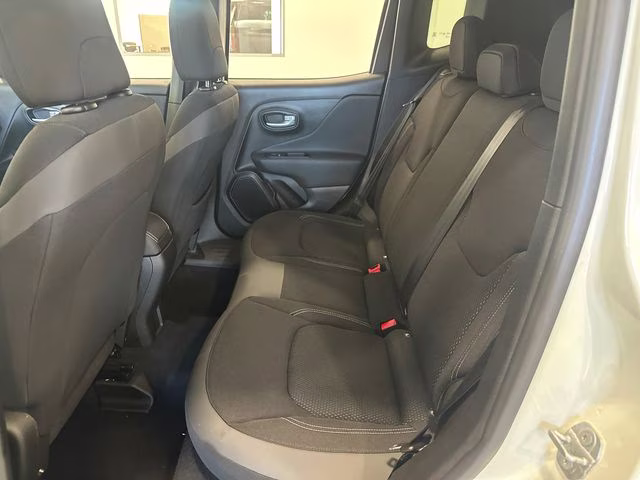 2023 Alpine White Clearcoat Jeep Renegade Latitude 4X4 SUV