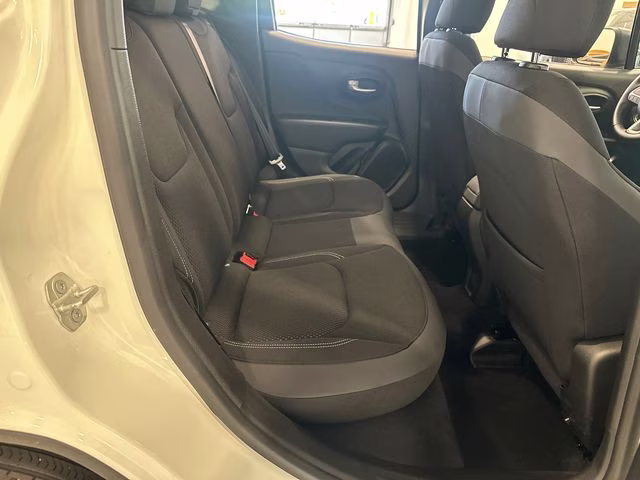 2023 Alpine White Clearcoat Jeep Renegade Latitude 4X4 SUV