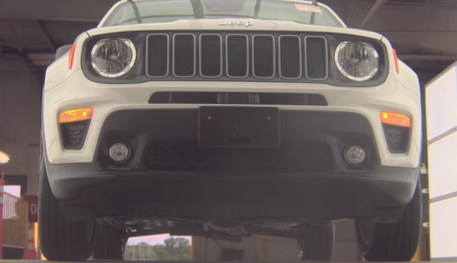 2023 Alpine White Clearcoat Jeep Renegade Latitude 4X4 SUV