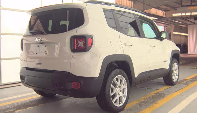 2023 Alpine White Clearcoat Jeep Renegade Latitude 4X4 SUV